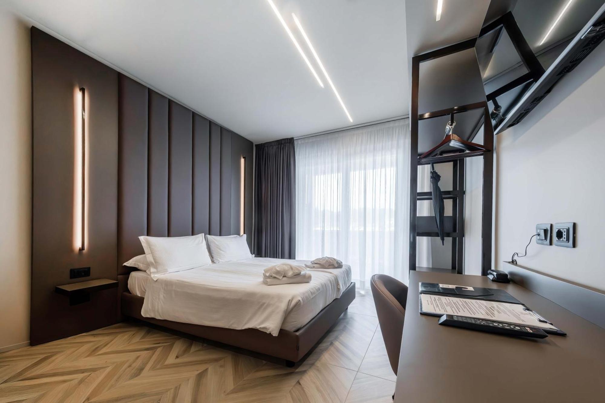 Aurora Apartahotel