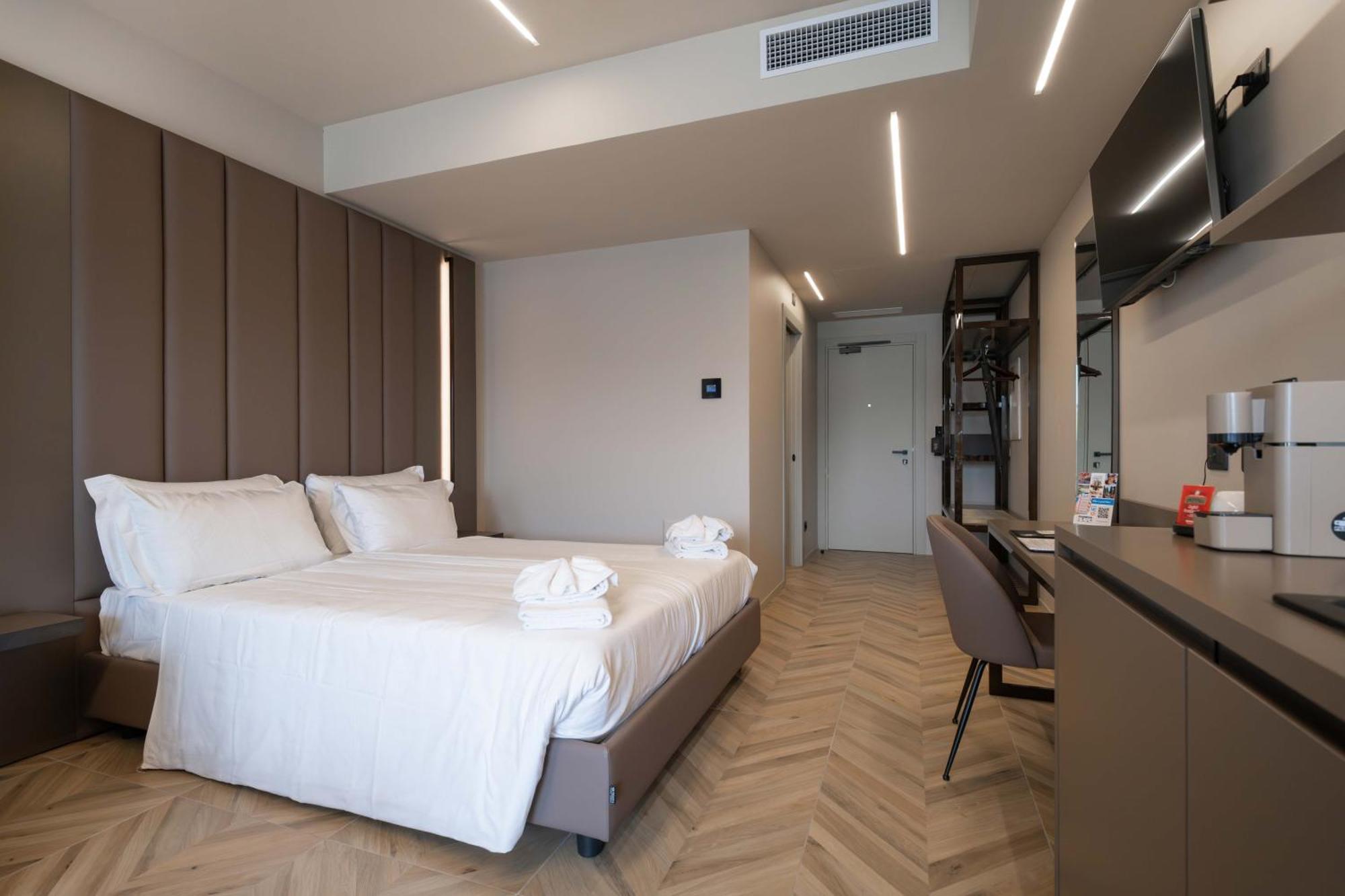 Aurora Aparthotel 3*